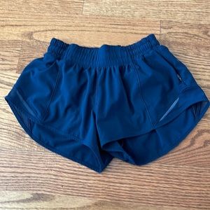 Lululemon hottie hot shorts 2.5”
